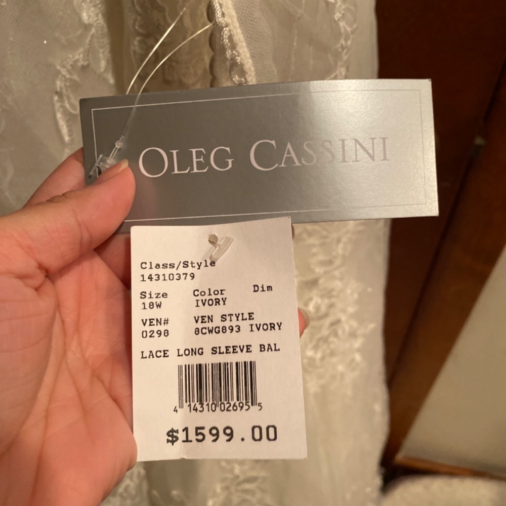 *NEW* wedding dress - Picture 6 of 7